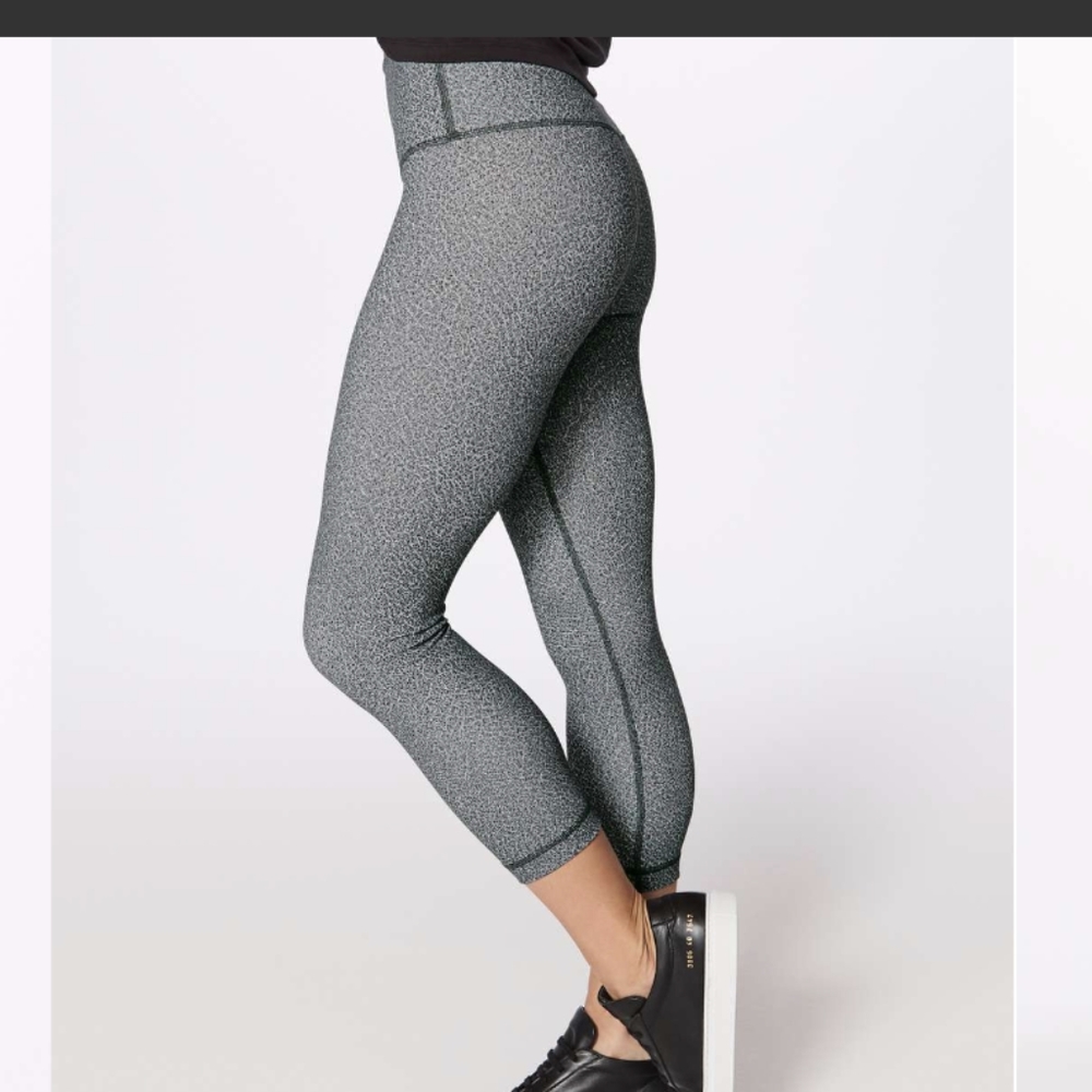 Lululemon Wunder Under Crop (Hi-Rise) (Full-On Luxtreme 21")Fractal Alpine Wht